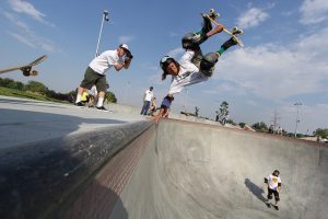 longboard czy deskorolka - ewolucje na deskorolce